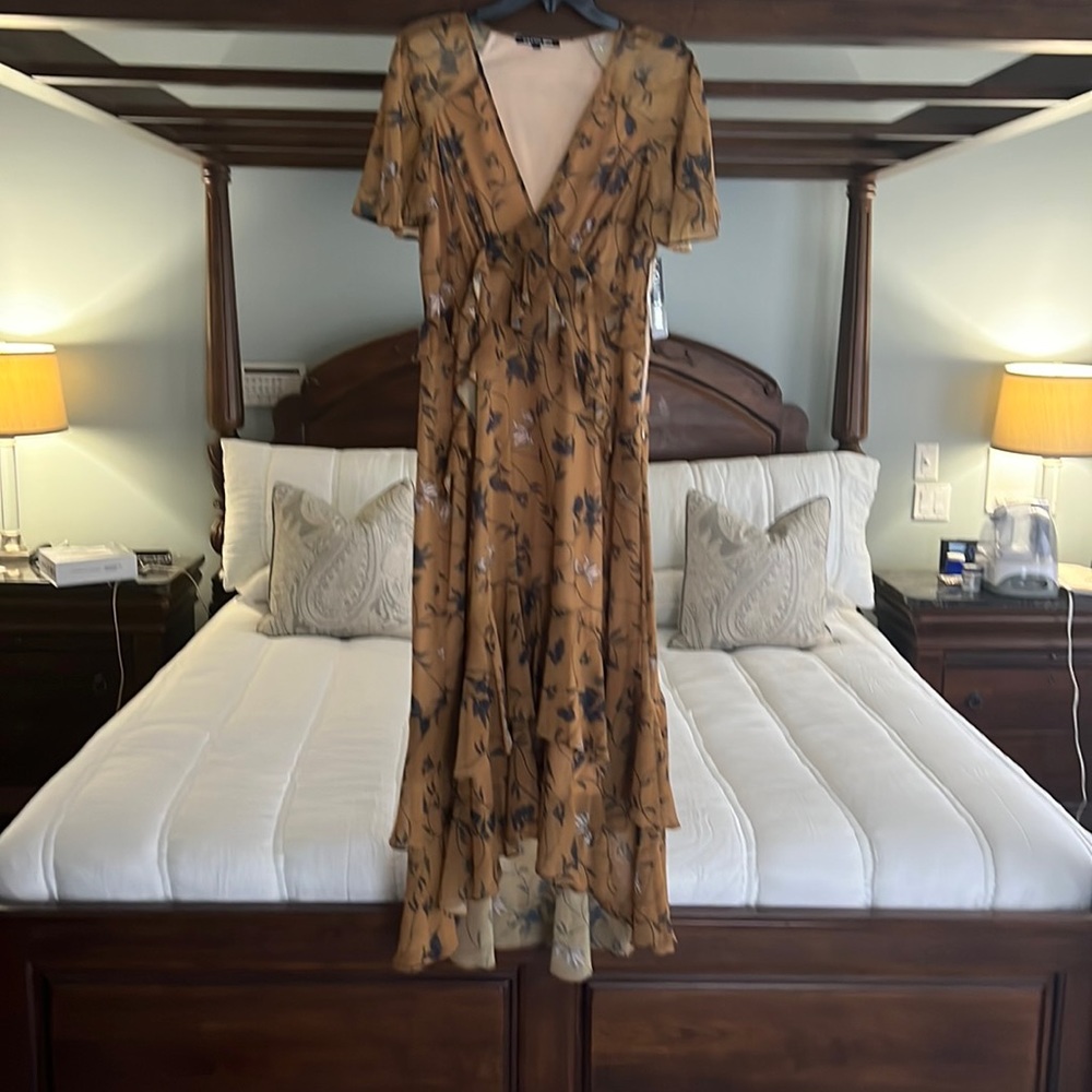 Gianni Bini dress sz 6 new with tags beautiful